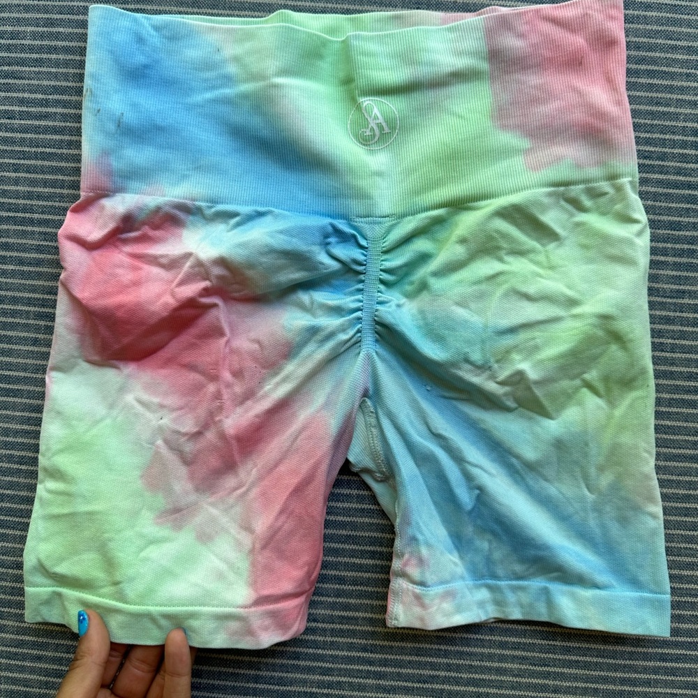 Allure The Brand Multi Colored Butt Scrunch Shorts!💗